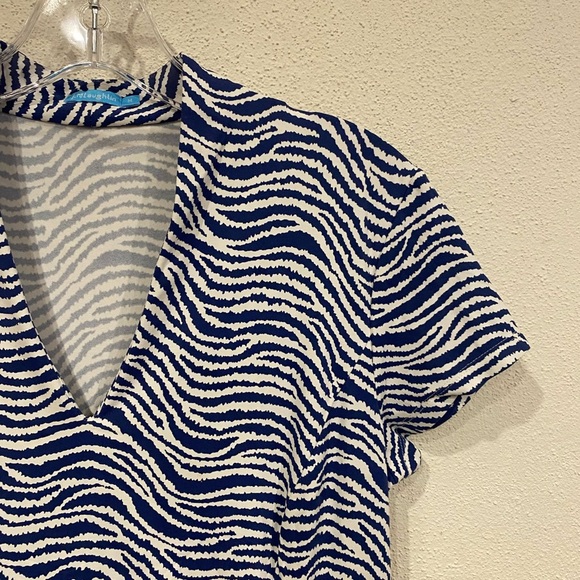 J. McLaughlin Ivana Dress Women's Size Medium Blue White Zebra Print Preppy - Picture 4 of 5